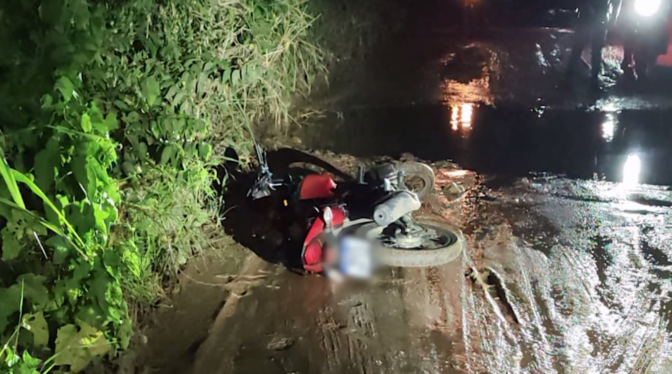 Motociclista por aplicativo é assaltado após pegar atalho por estrada deserta em Fortaleza