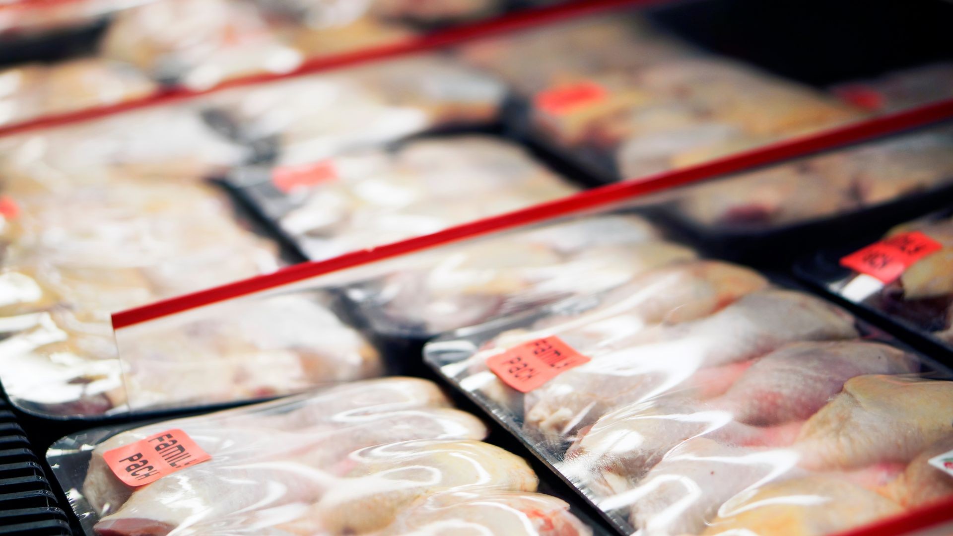 Preço da carne de frango segue em queda, mas recuos são menos intensos que em junho