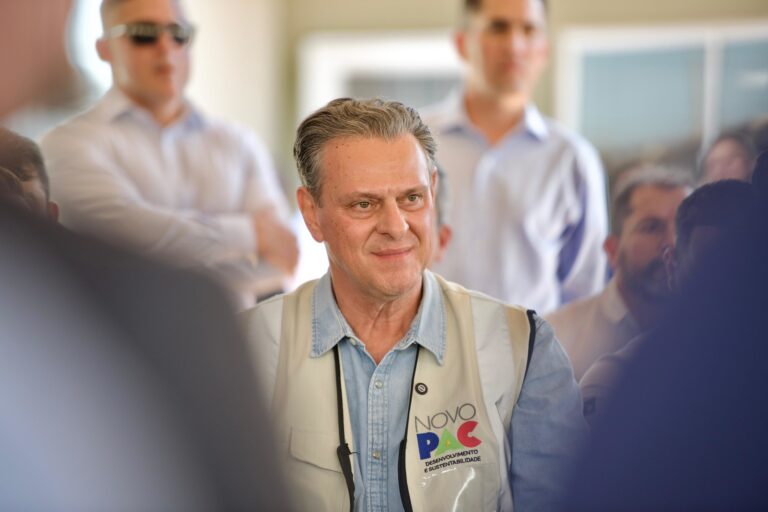 Ministro critica Banco Central por subir os juros