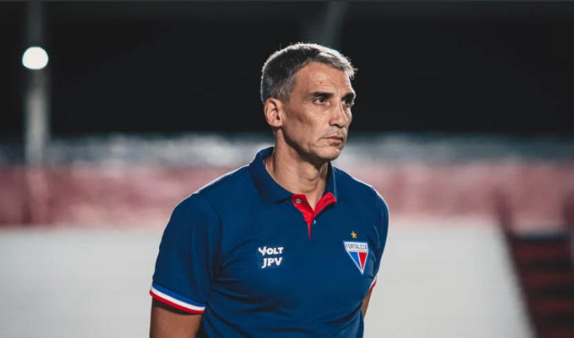 Fortaleza marca reunião para decidir futuro de Vojvoda após derrota contra o Ceará