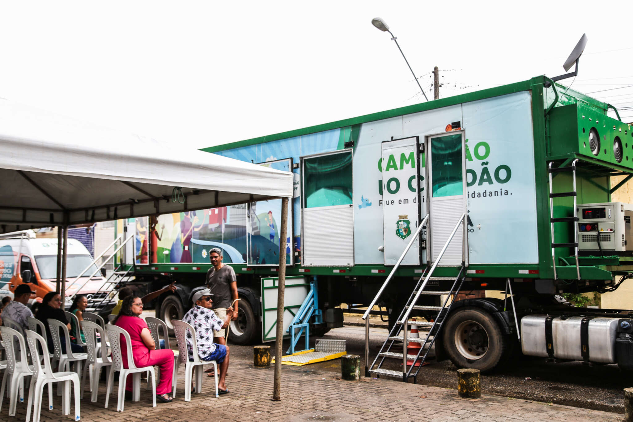 Caminhão do Cidadão leva serviços de documentação gratuita à Capital e ao interior