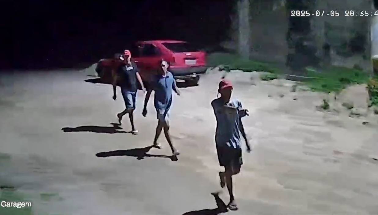 Idosa é ameaçada e família feita refém durante assalto em Pavuna, Pacatuba