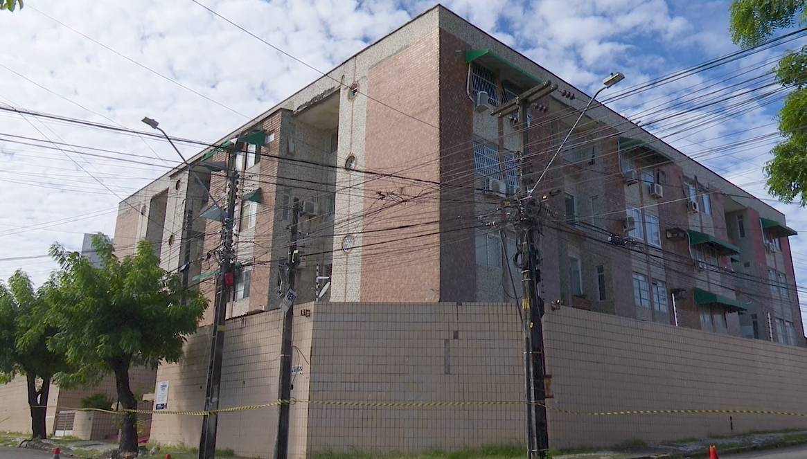 Moradores de prédio evacuado em Fortaleza vivem incerteza e cobram respostas