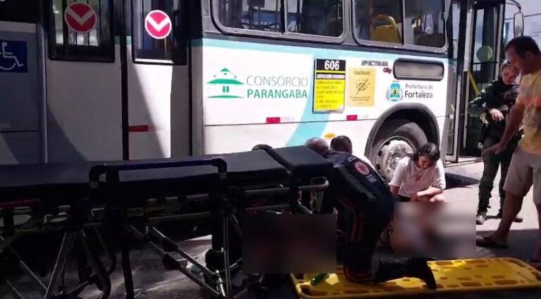 Idosa é atropelada por ônibus no Centro de Fortaleza e tem pé esmagado