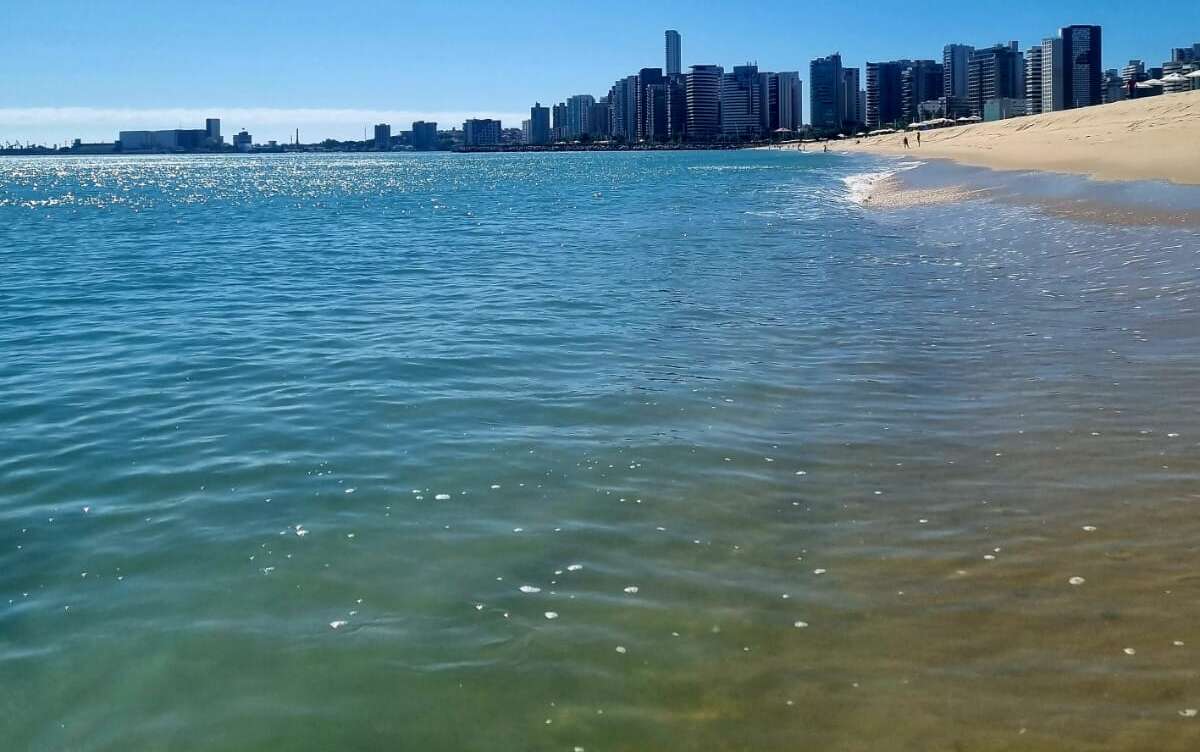 Fortaleza tem nove trechos de praia próprios para banho neste fim de semana, aponta Semace