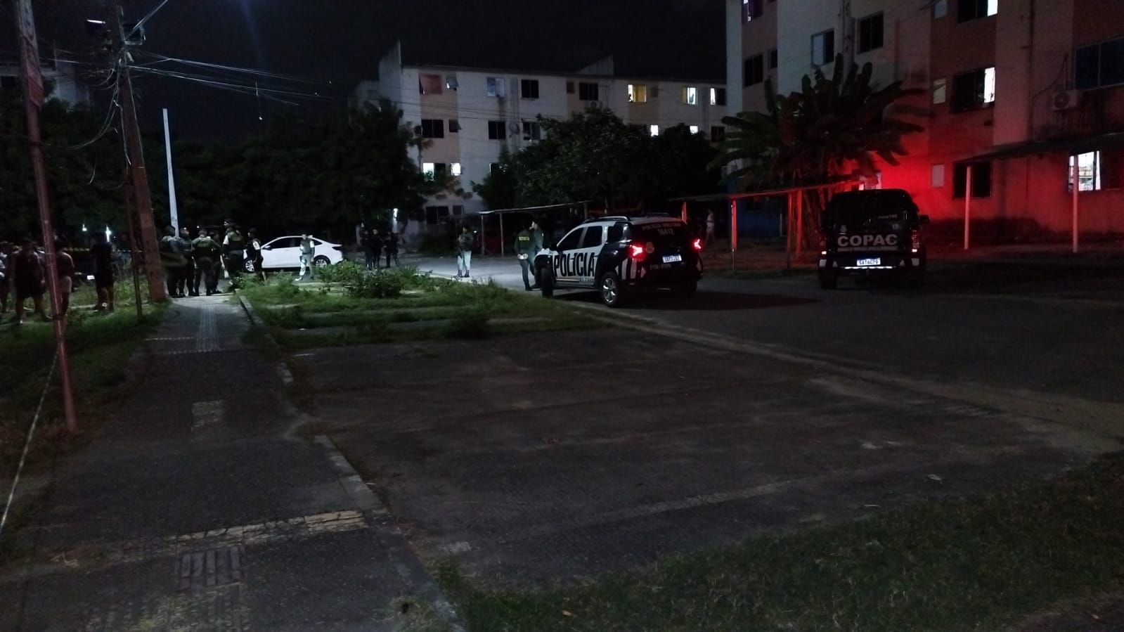 Tiroteio no Residencial José Euclides da Cunha deixa dois mortos e uma criança baleada em Fortaleza; polícia faz caçada aos criminosos