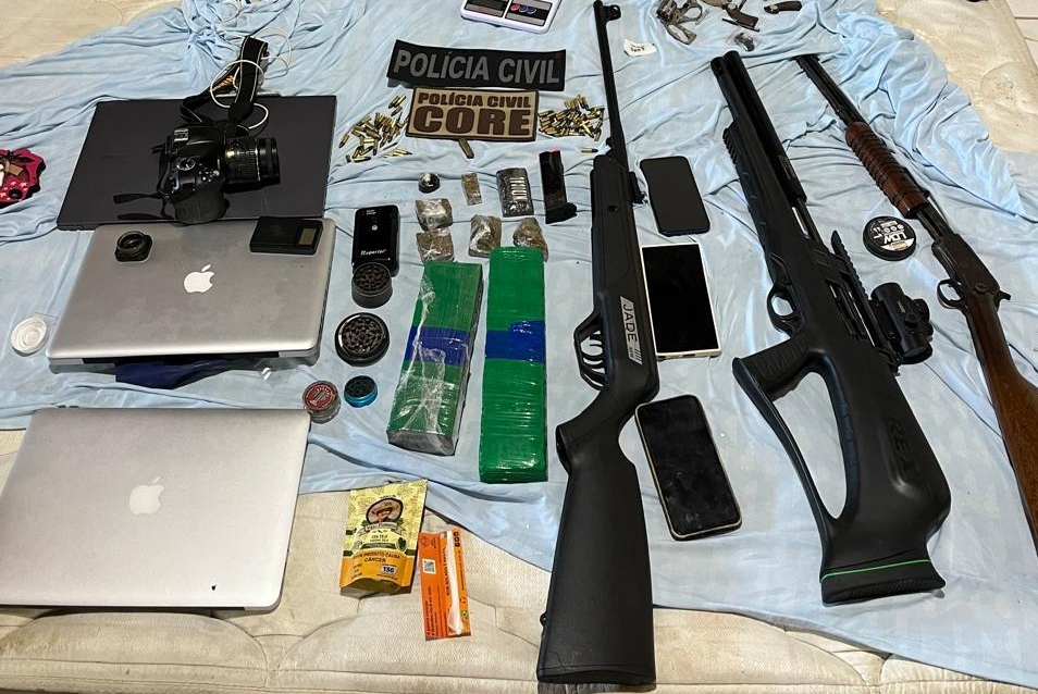 Operação no CE prende grupo com carros de luxo e cheques que somam 1,5 milhão