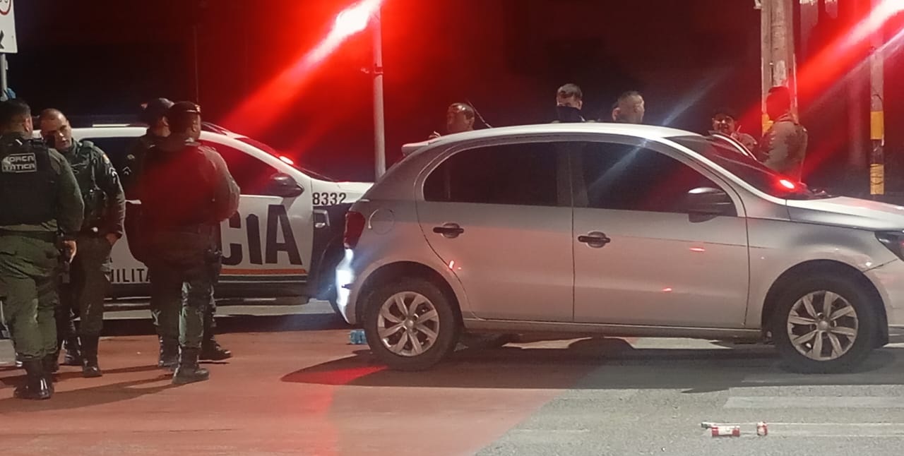 Polícia aborda carro e prende quatro indivíduos que fariam ataque a tiros no Vicente Pinzón, em Fortaleza