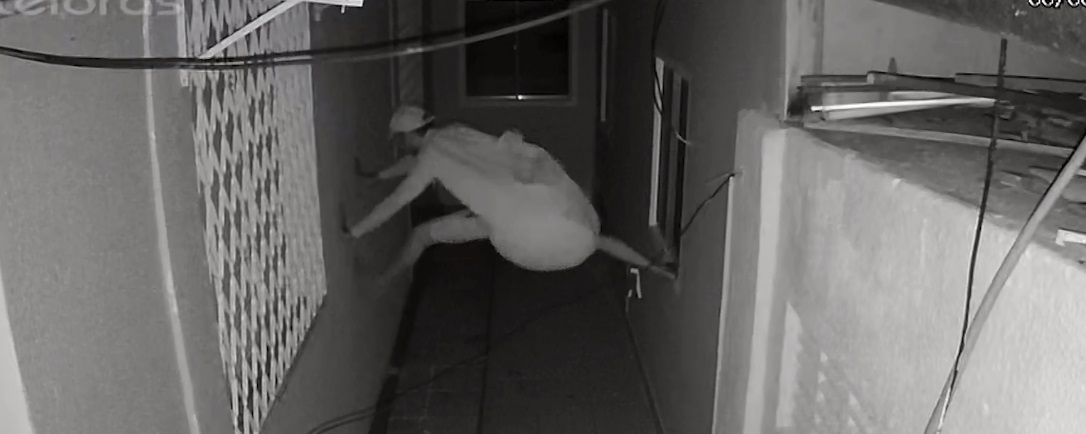 Moradores denunciam invasões e furtos frequentes em casas do São João do Tauape, em Fortaleza