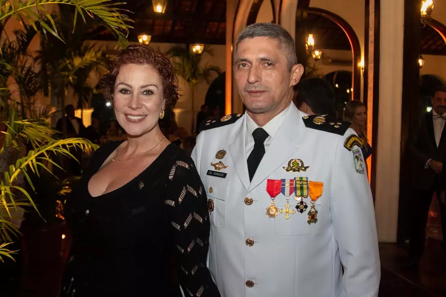 Coronel Aginaldo, marido de Carla Zambelli, vai a Israel e tem contas bloqueadas pelo STF