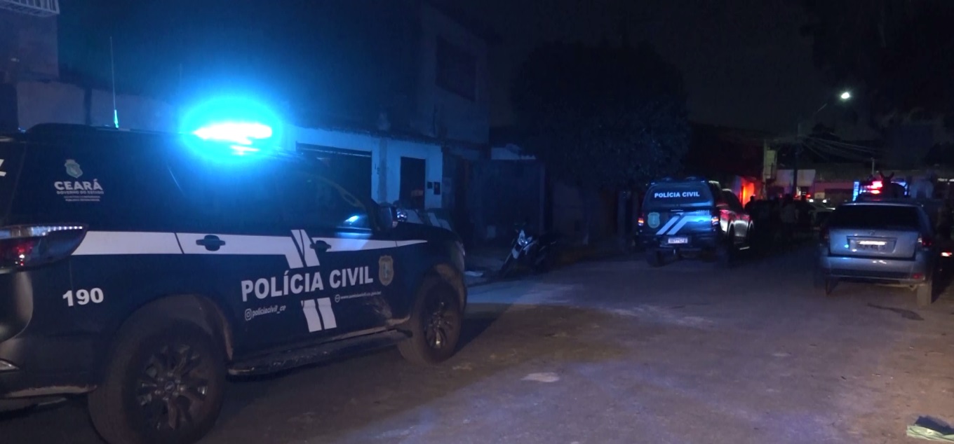Homem sem antecedentes criminais é morto a tiros na frente de casa, em Fortaleza