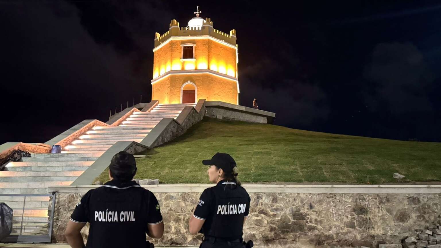 Operações da polícia somam mais de 100 prisões no Vicente Pinzón, em Fortaleza, em menos de dois meses