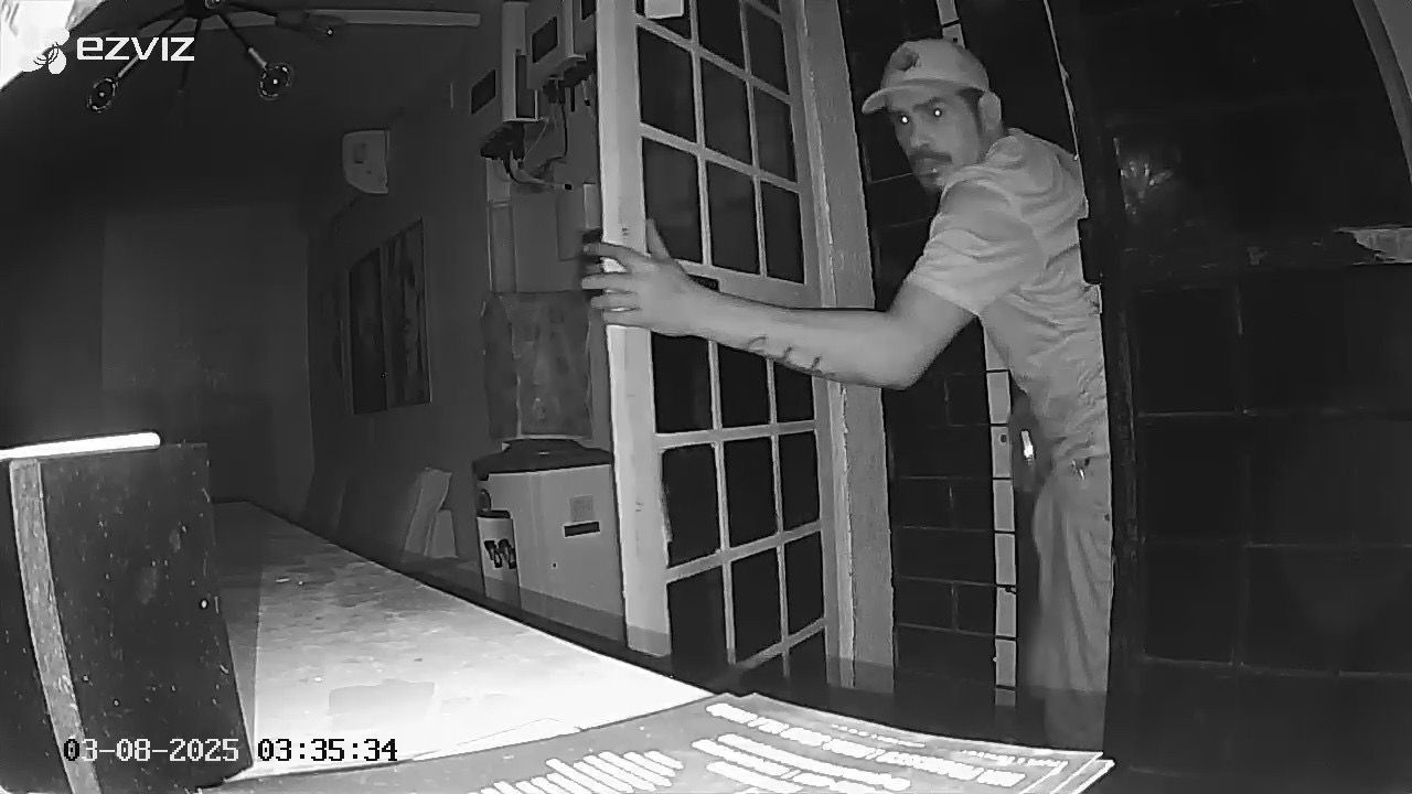 Salão de beleza é invadido e furtado de madrugada, em Fortaleza; prejuízo pode chegar a R$ 20 mil