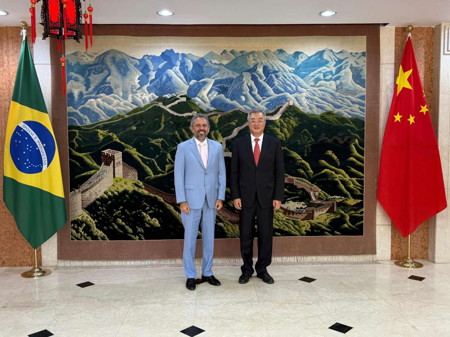 Governo do Ceará avalia parcerias econômicas com Embaixada da China em Brasília