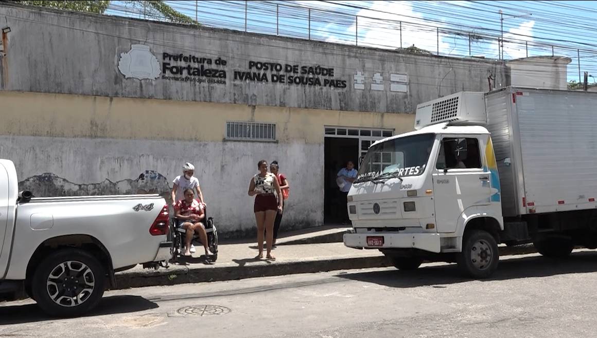 Pacientes reclamam da falta de médicos e remédios em postos de saúde de Fortaleza
