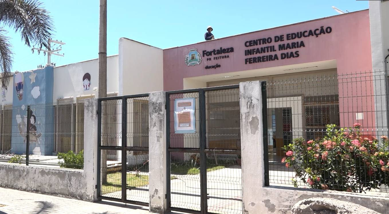 Moradores do Cais do Porto, em Fortaleza, reclamam de demora na entrega de creche em reforma