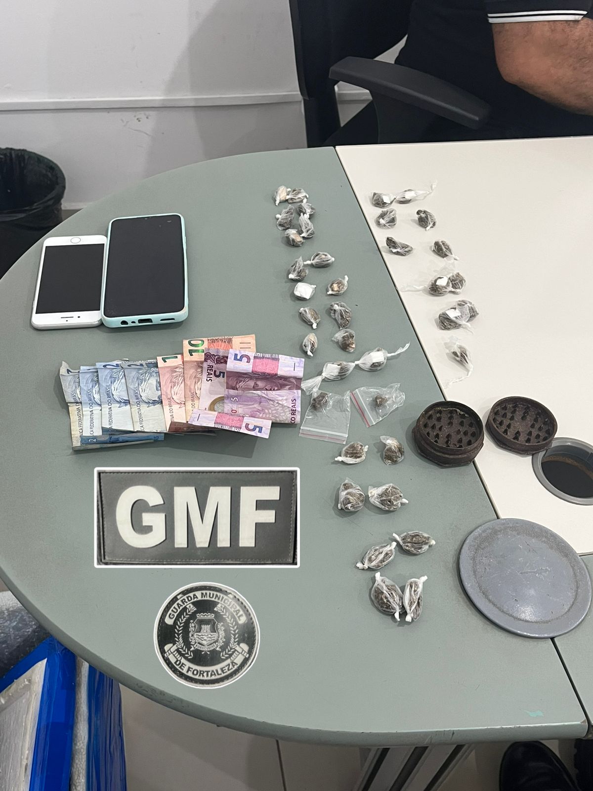 Guarda Municipal de Fortaleza desarticula ponto de tráfico de drogas na Praça das Flores