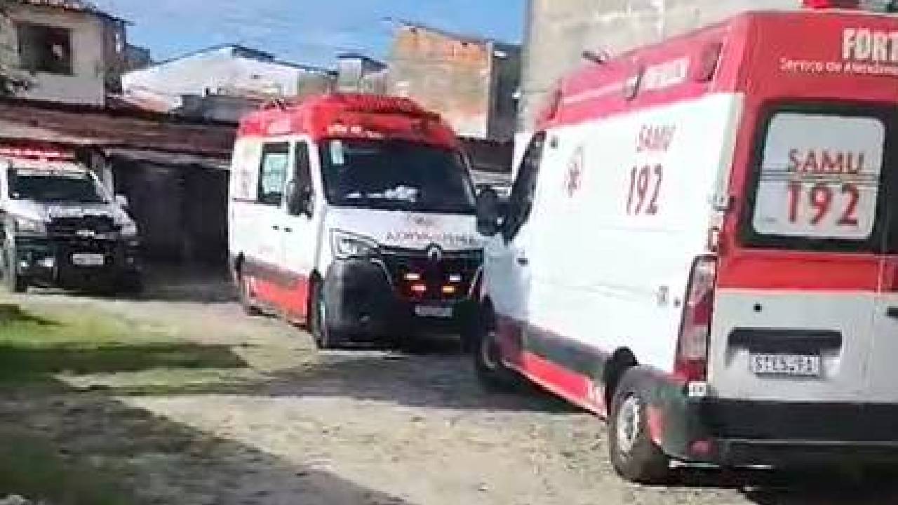Homem em fuga bate a cabeça após cair de telhado e fica gravemente ferido em Fortaleza