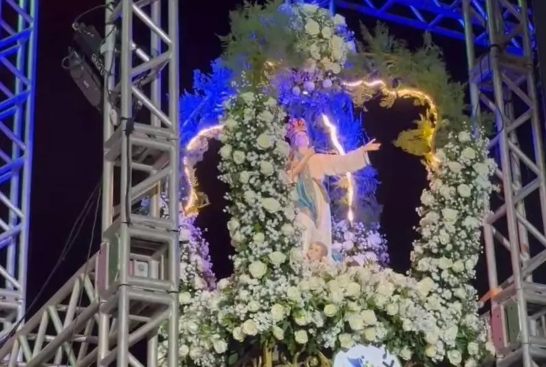 Coroação da imagem de Nossa Senhora Assunção emociona fiéis no encerramento da 23ª Caminhada com Maria