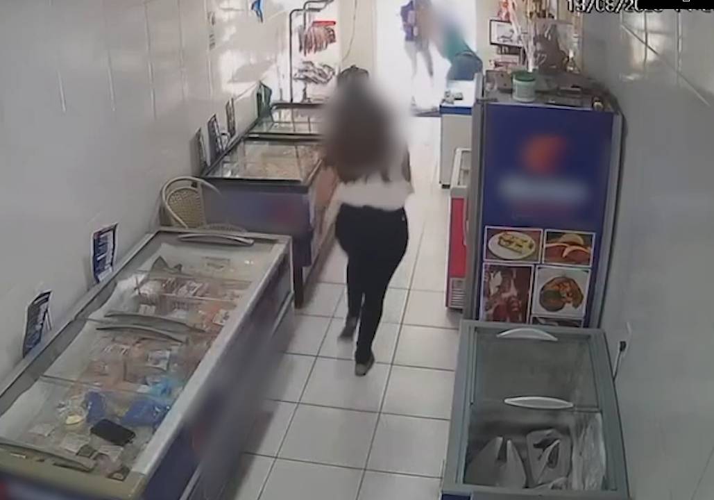 Fortaleza: dono de loja de pescados reage e impede entrada de bandidos fardados