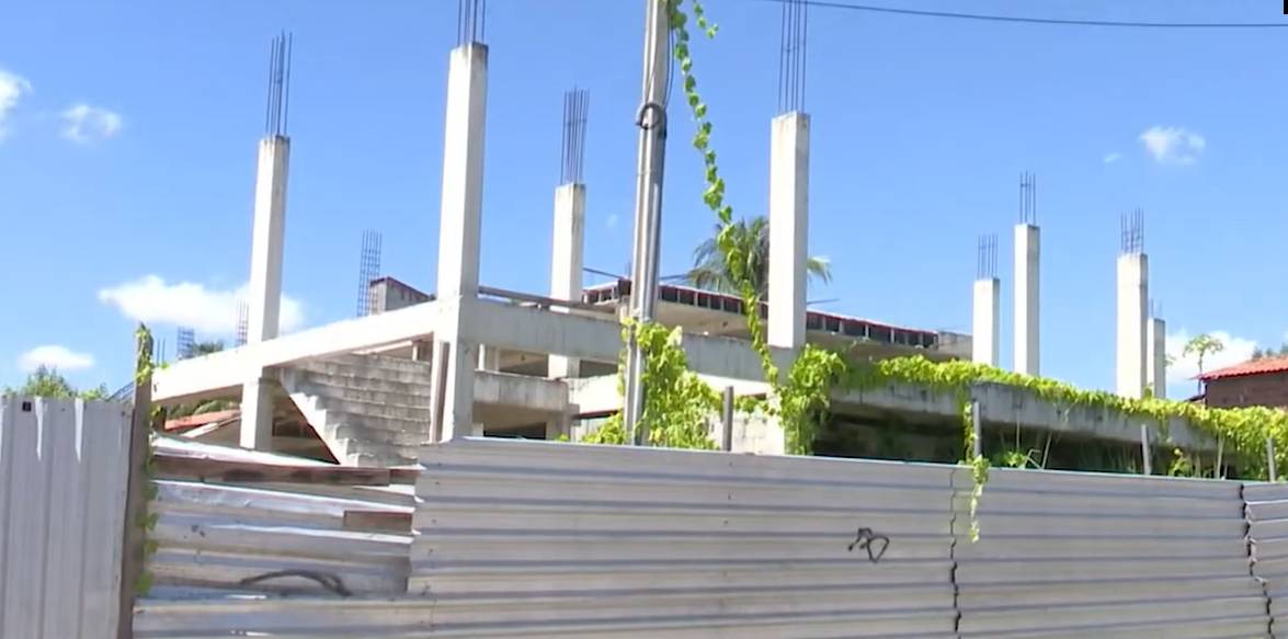 Moradores do bairro com menor IDH de Fortaleza se sentem esquecidos pelo poder público