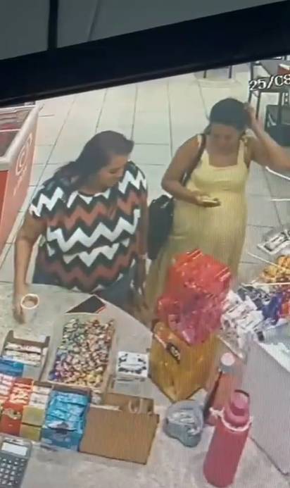 Duas mulheres são flagradas furtando chocolates em loja de conveniência de Maracanaú (CE)