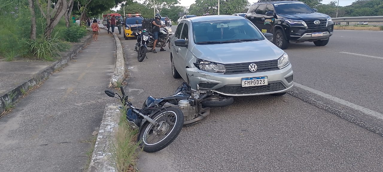 Passageira de moto por aplicativo morre em colisão com carro em Fortaleza