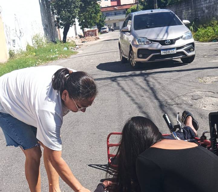 Entregador de água é morto a tiros em rua do bairro Itaoca, em Fortaleza