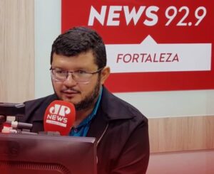 O jornalista Tiago Lima, da Jovem Pan News Fortaleza 92,9 FM