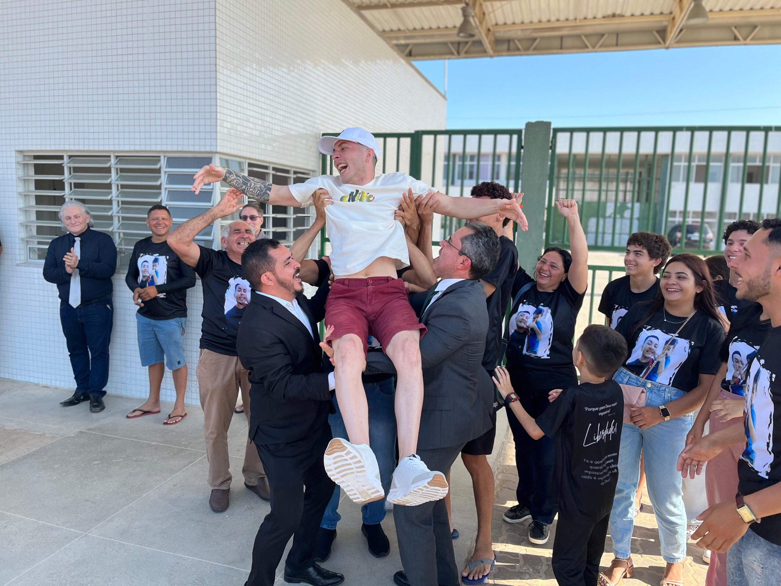 Jovem preso injustamente por estupro é libertado após quase três anos em unidade prisional do CE