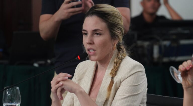 Vice-governadora Jade Romero assume interinamente o Governo do Ceará neste domingo (21)