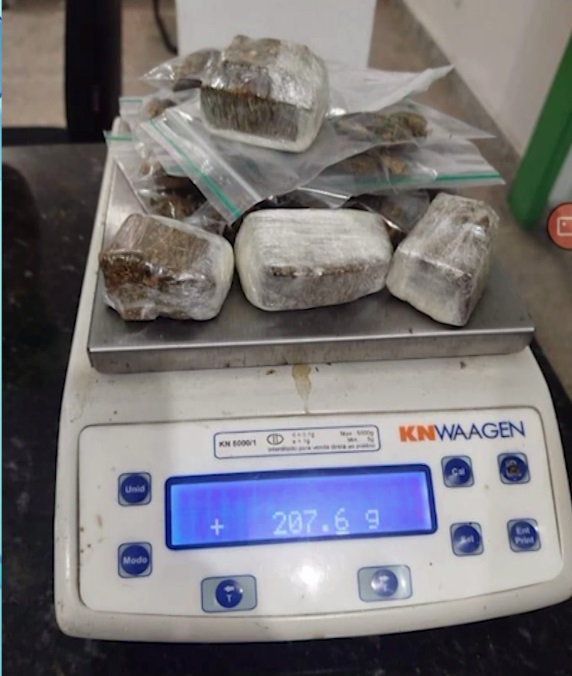 Falso entregador é preso após ser flagrado fazendo delivery de maconha, em Fortaleza