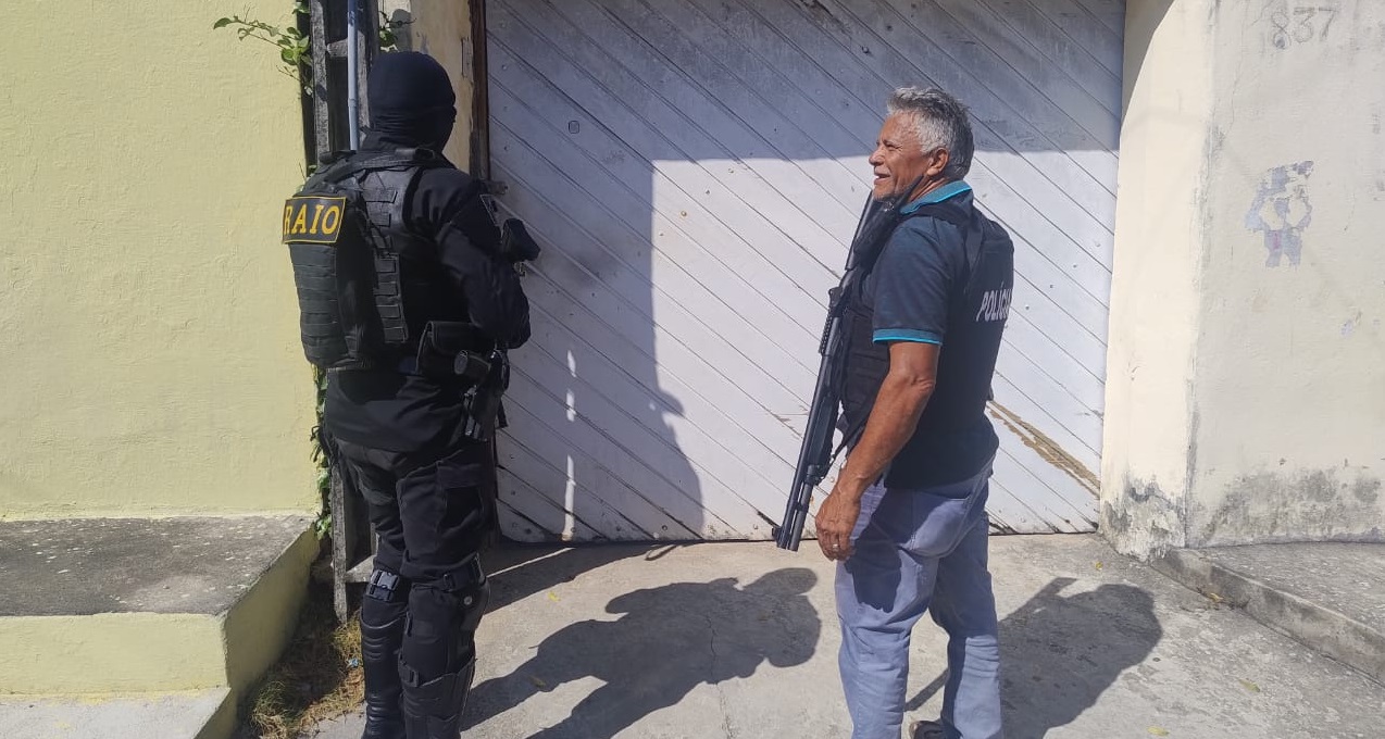 Mãe e filha são presas por tráfico de drogas em Cascavel, no Ceará