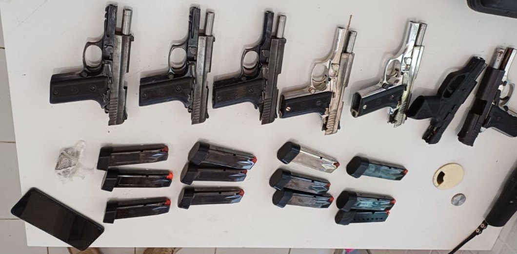 Passageiro é preso ao transportar pistolas e carregadores em ônibus interestadual, no Ceará