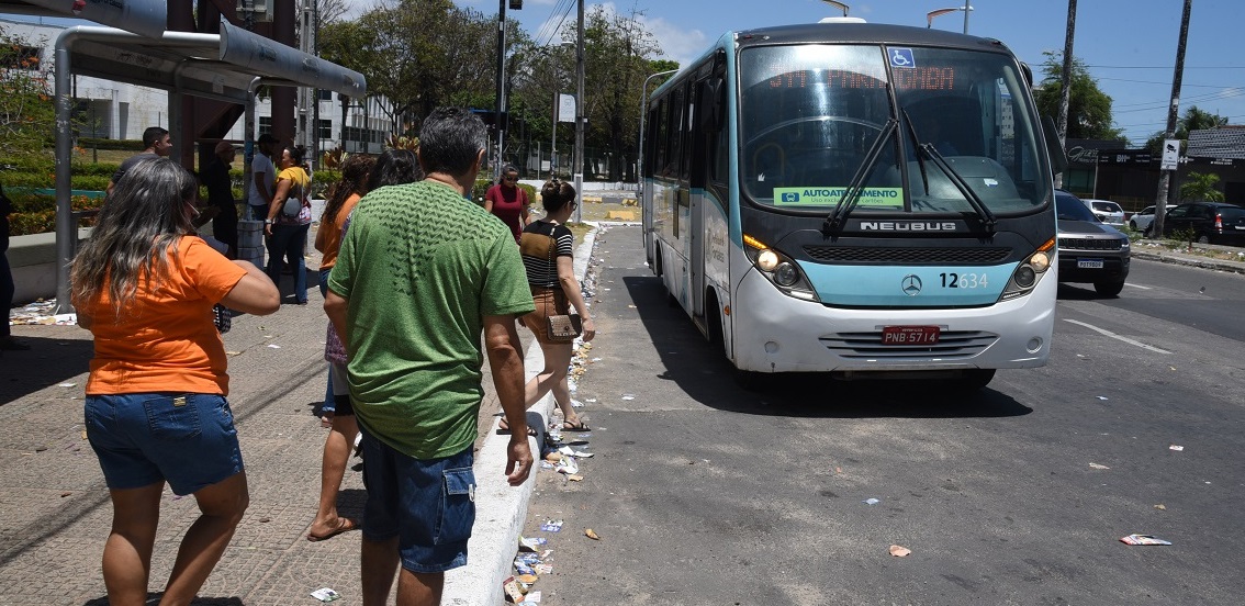 Além da suspensão de 25 linhas de ônibus, outras 29 tiveram redução de frota em Fortaleza