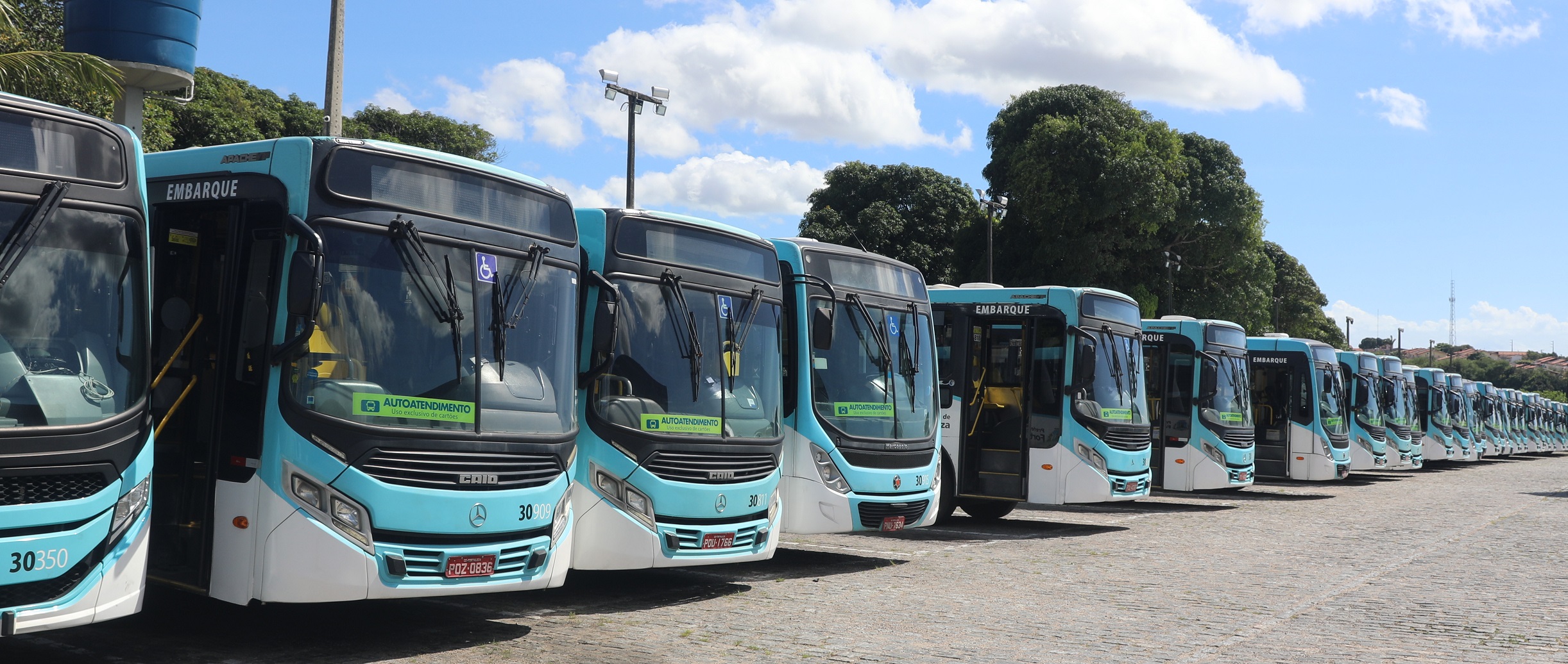 Sindiônibus diz que linhas foram suspensas por "desequilíbrio financeiro" de empresas de ônibus em Fortaleza
