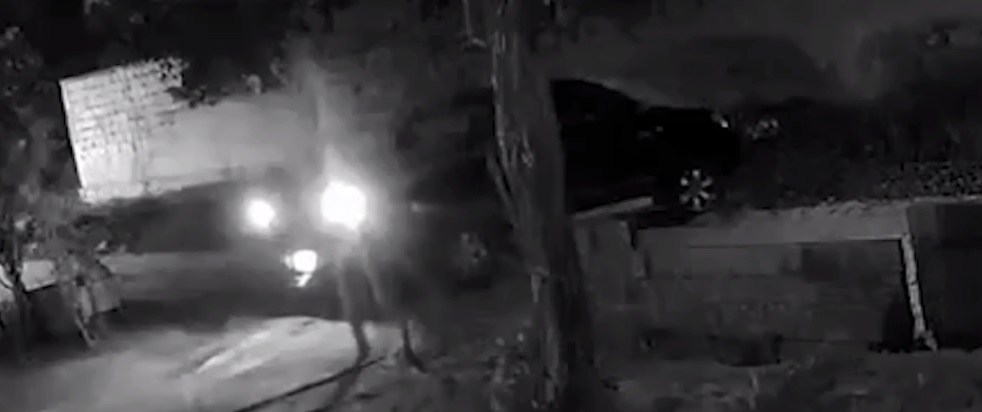 Criminosos encapuzados invadem casa, rendem família e roubam Hilux em Aquiraz, no Ceará