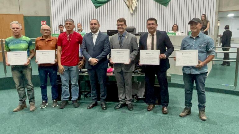 Secretário do Esporte é homenageado pelo Dia Estadual do Ciclismo, na ALECE