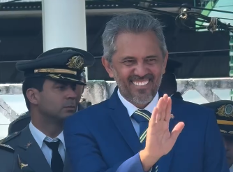 Elmano de Freitas participa do desfile cívico-militar de 7 de setembro em Fortaleza