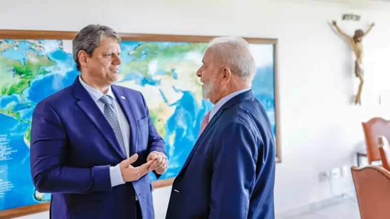 Eleições 2026: Lula vence Tarcísio de Freitas em eventual segundo turno, aponta Atlas/Bloomberg