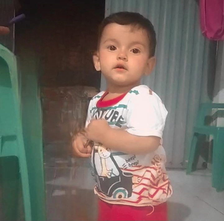 Criança de 3 anos morre eletrocutada ao tocar em carregador danificado em Quixadá, no CE