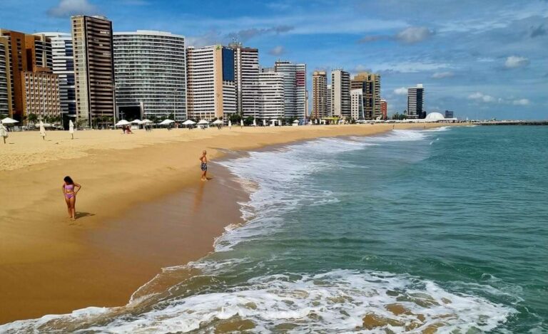 Semace libera 24 trechos de praias de Fortaleza para banho neste fim de semana