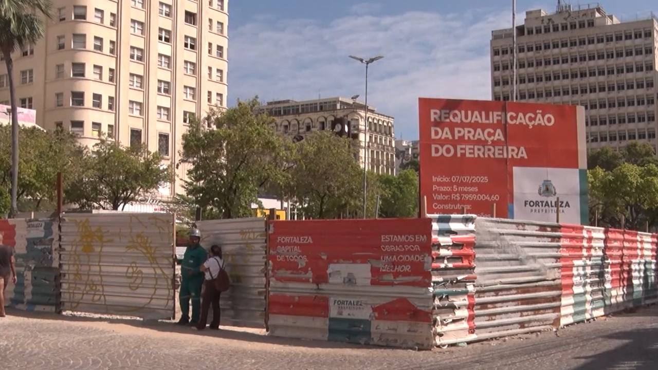 Praça do Ferreira tem 40% das obras concluídas e será reinaugurada em 26 de novembro, anuncia Evandro Leitão
