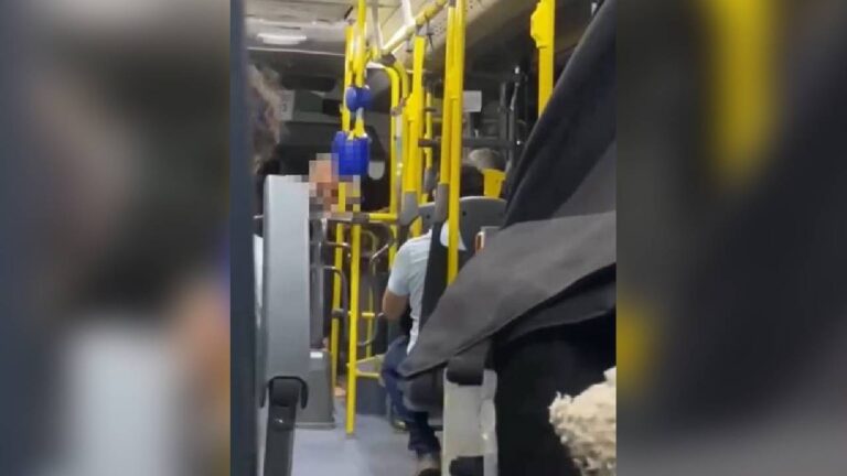 Idosa é flagrada agredindo motorista e passageiro dentro de ônibus em Fortaleza