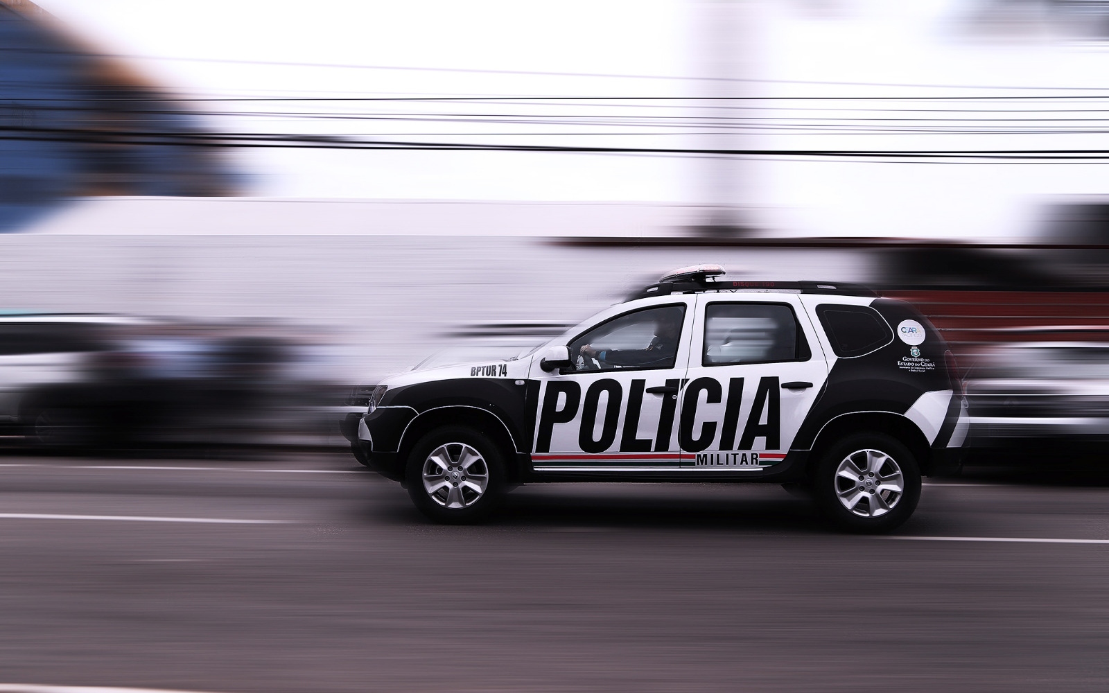 Homem pede corrida de táxi, rende taxista durante corrida e leva todos os pertences da vítima