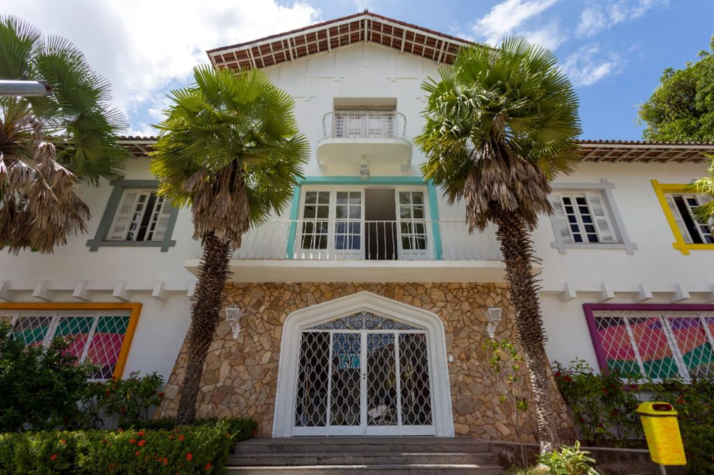 Vila das Artes: Escola de Artes Visuais abre 10 vagas para oficina de modelagem com argila