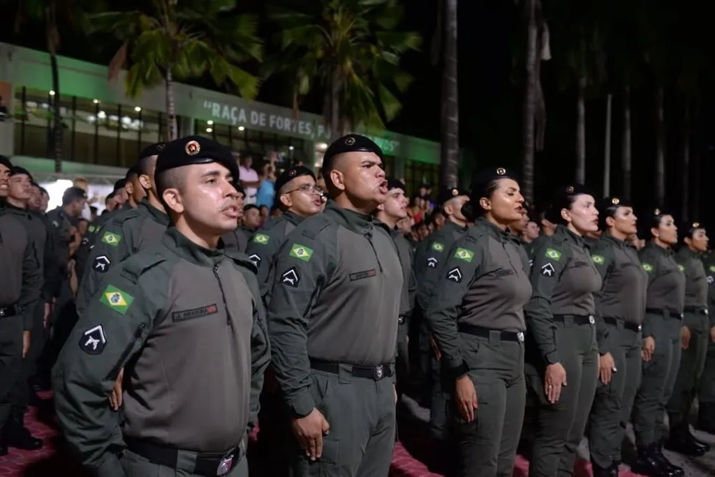 Solenidade promove 59 policiais militares ao cargo de oficiais em Fortaleza