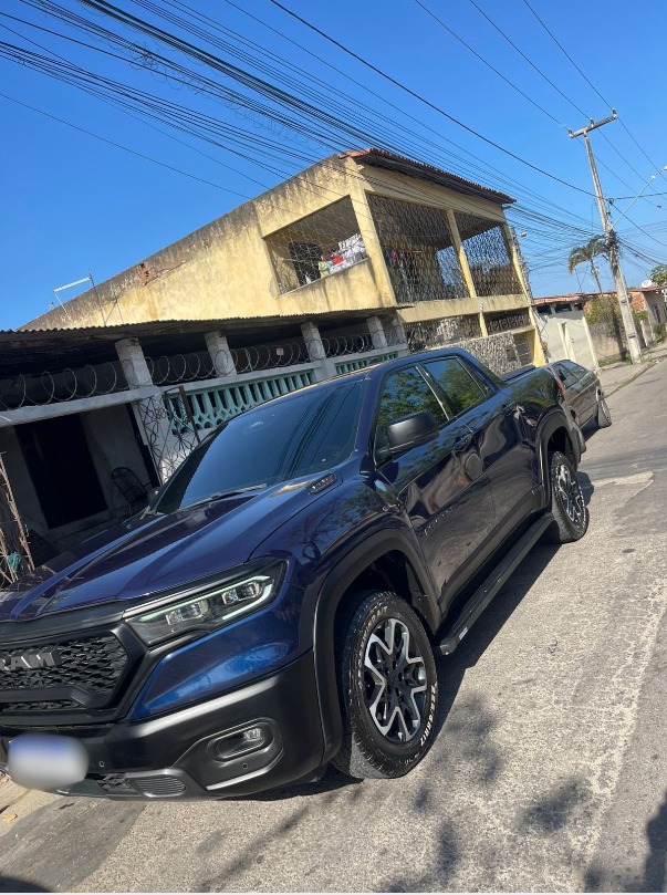 Criminosos invadem residência, rendem família e roubam veículo em lava jato no José Walter; carro já foi recuperado