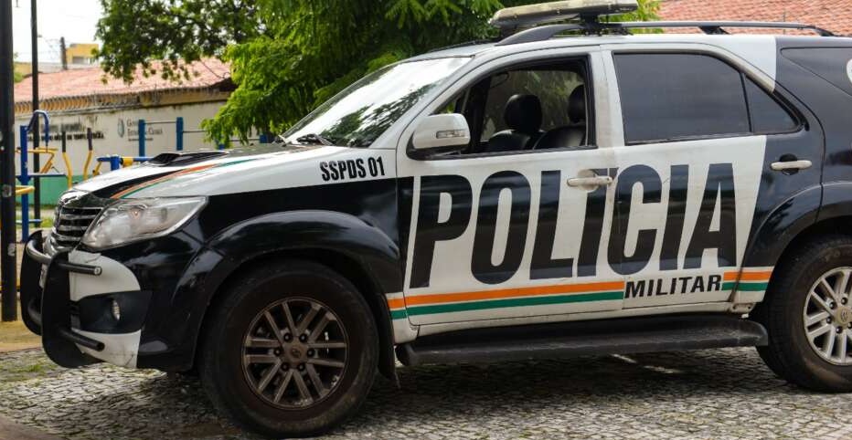 Homem e adolescente são capturados por expulsarem moradores de comunidade em Fortaleza