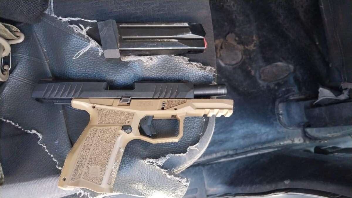 Criminosos com passagens por tráfico são presos em Fortaleza com armas, maconha, cocaína e crack